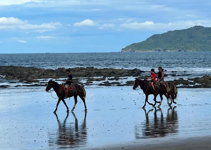 Maravilla Estates, Beach, Prime Location, Family & Friends Apartment Tamarindo