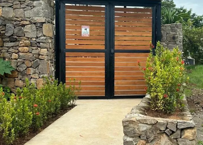 Maravilla Estates, Beach, Prime Location, Family & Friends Apartment *